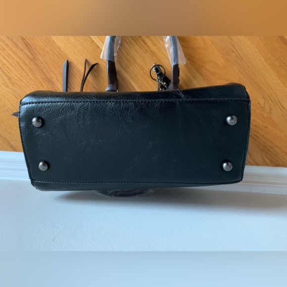 Black Purse - Picture 6 of 9